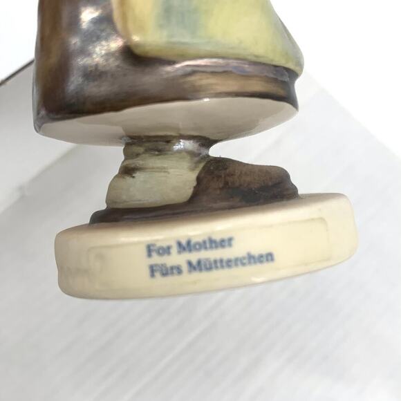 Goebel Hummel FOR MOTHER #257 W. Germany Figurine W/ Box COA Signed Mother’s Day - Picture 12 of 13